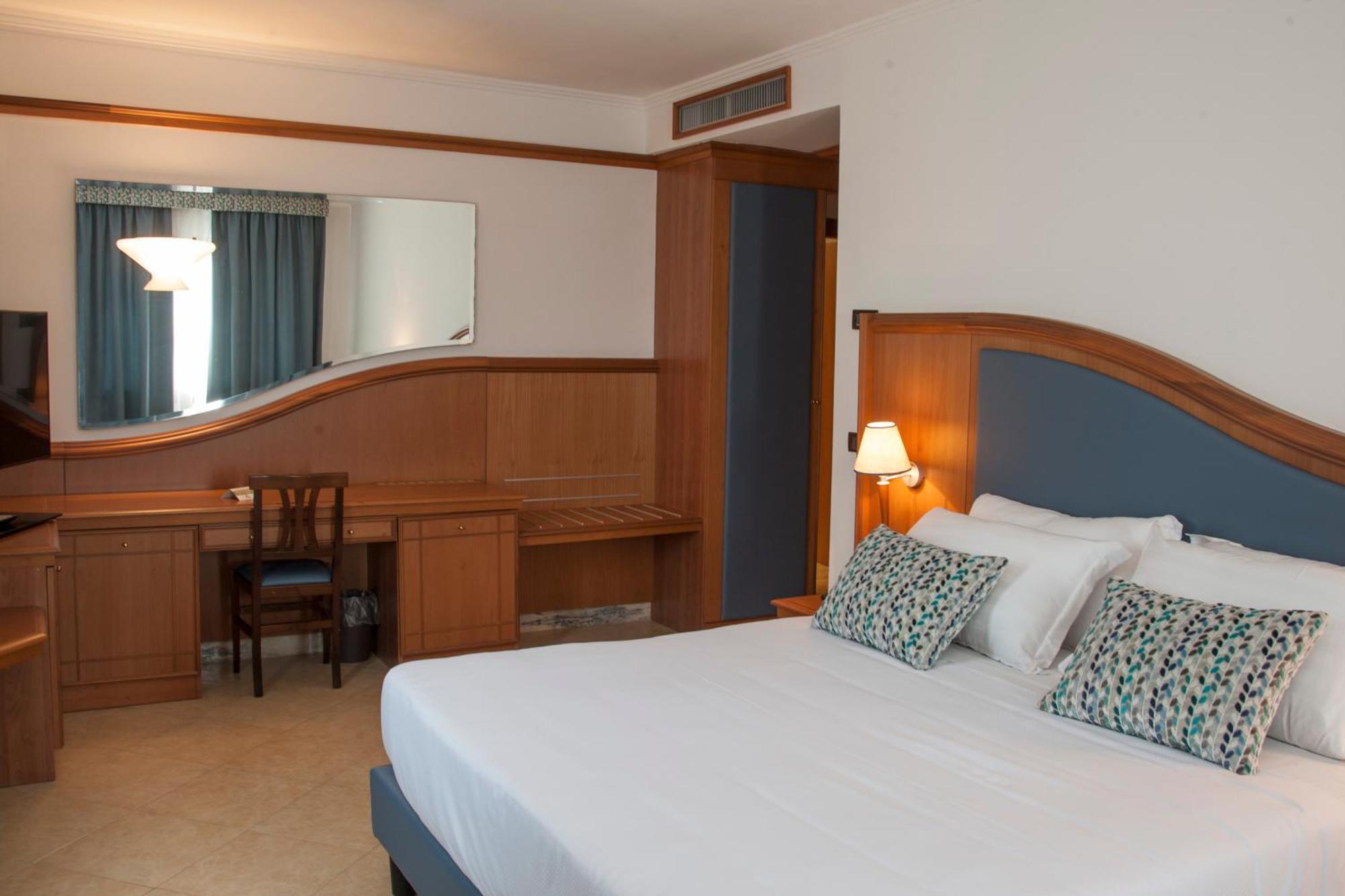 Hotel Centrale Sabaudia Kültér fotó