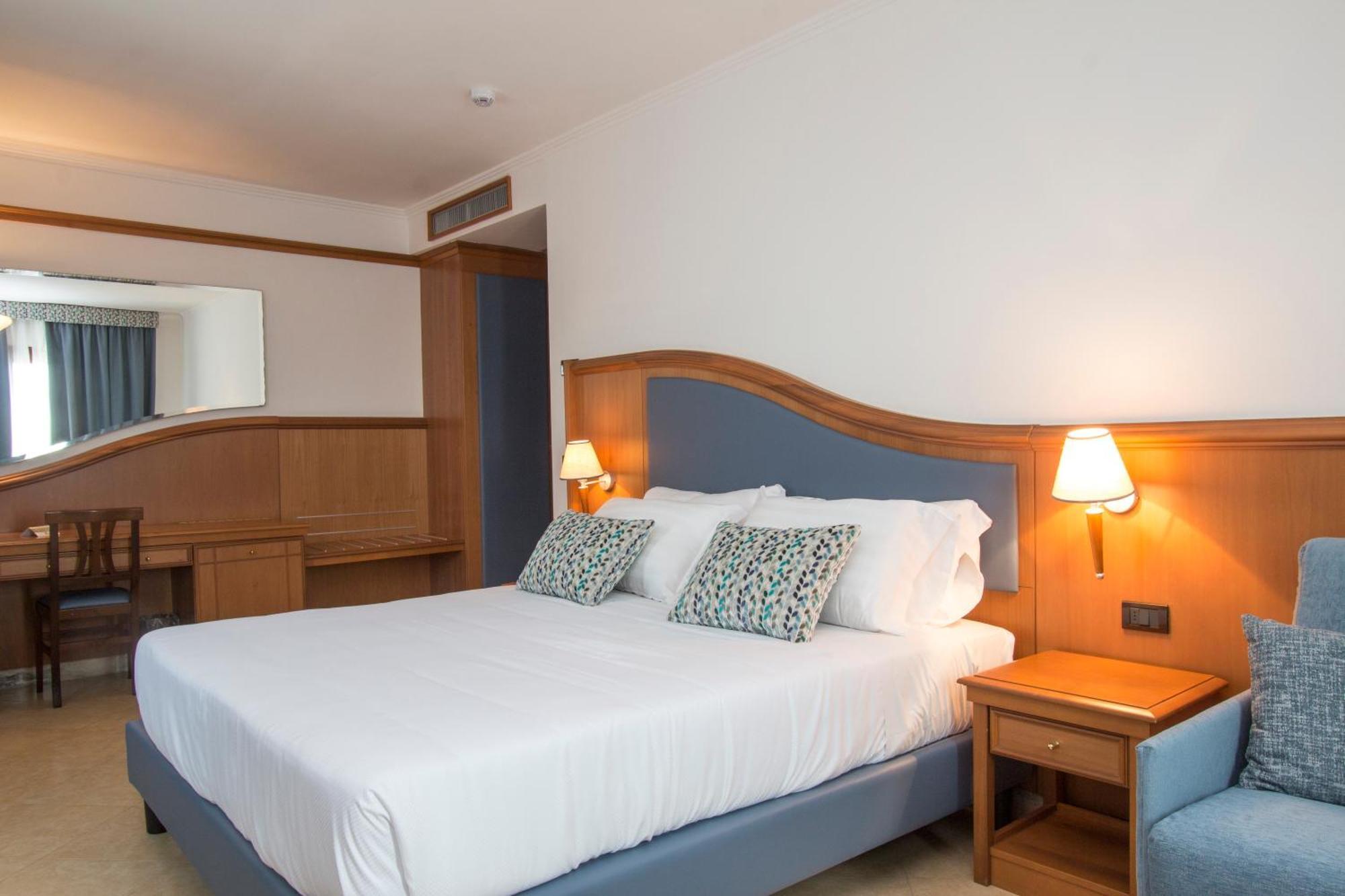 Hotel Centrale Sabaudia Kültér fotó