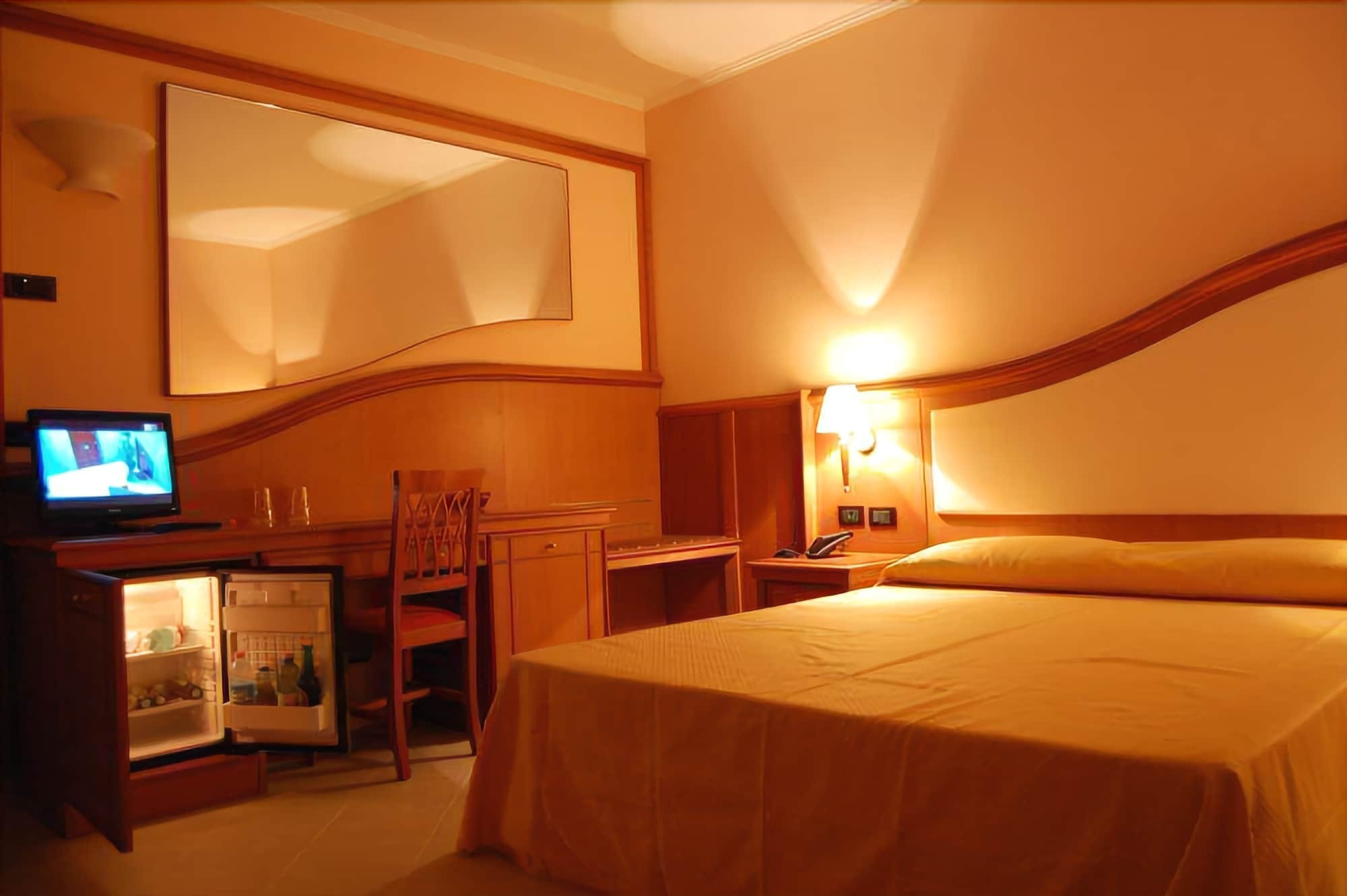Hotel Centrale Sabaudia Kültér fotó